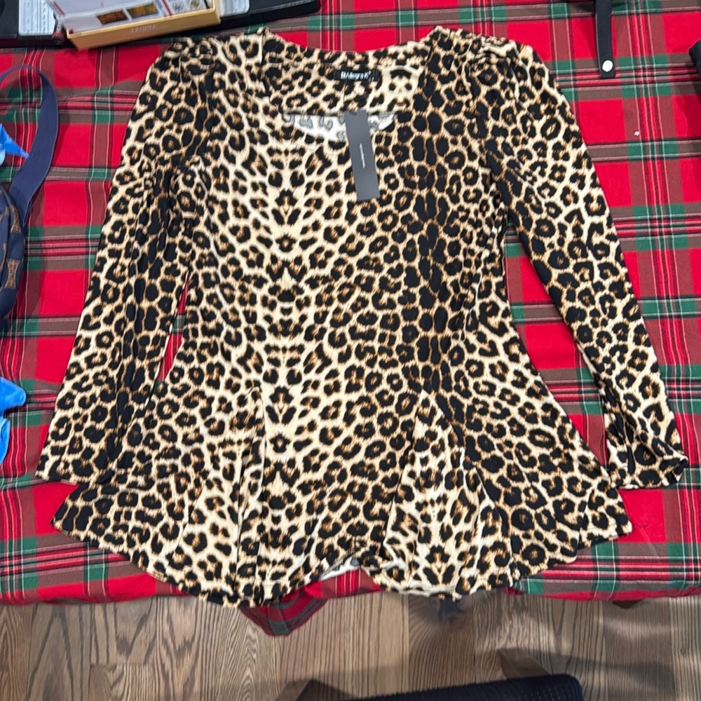 Long sleeve cheetah print top, flowy bottom